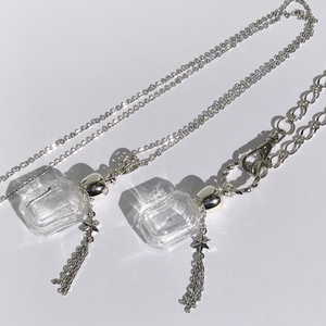 ダーク魔法使いの耳飾り。 ガラスのようなペンデュラム ピアス