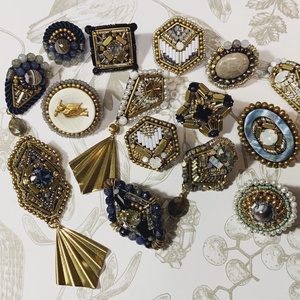 ビーズ刺繍ピアス