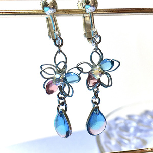 宇宙の宝石と時計の国の夜と天球儀 オルゴナイトとスチームパンク 歯車