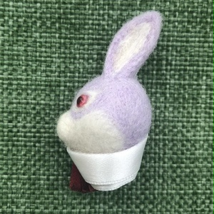 おめかしうさぎのブローチ