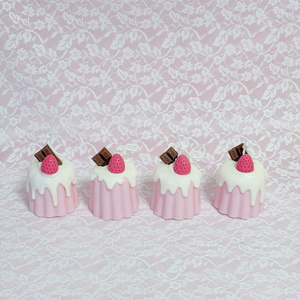 canelé strawberry×chocolate