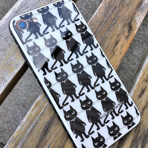 黒猫ぷーちゃんがいっぱい居る強化ガラス製iphoneケース　