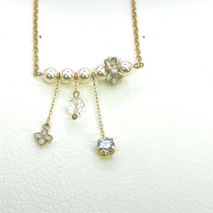 白花のストレートパールネックレス