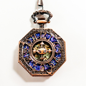 ☆星空と歯車と星の蓄光宇宙レジンオルゴナイトフローライト付き、懐中