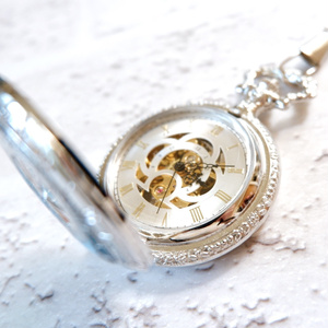 ☆星空と歯車と星の蓄光宇宙レジンオルゴナイトフローライト付き