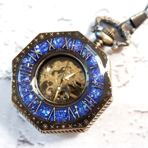 ☆星空と歯車と星の蓄光宇宙レジンオルゴナイトフローライト付き、懐中