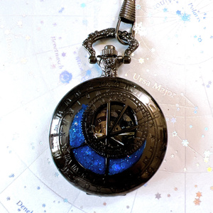 ☆星空と歯車と星の蓄光宇宙レジンオルゴナイトフローライト付き、懐中