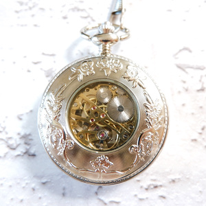 蓄光懐中時計、アクアマリン色の光を集めて。月の満ち欠け(宇宙フロー