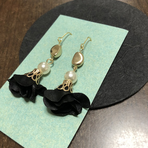 【ハンドメイド】佐野真一郎モチーフピアスD