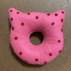 ぬいぐるみスタンド ドーナツクッション  ねこ いちご