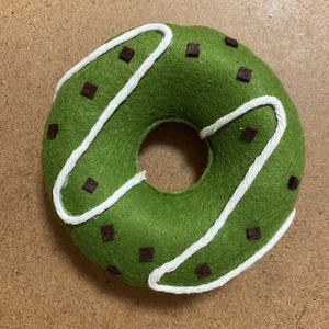ぬいぐるみスタンド ドーナツクッション チョコ生地×抹茶チョコクランチ