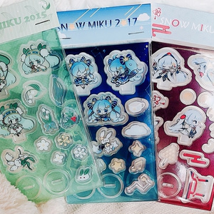 ホロ加工缶バッジA＜asteroid：初音ミク＞ - Rella Artworks / 不安定+