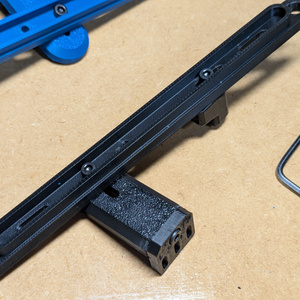 TT02B用ショートリポホルダー（黒）無加工で100g以上軽量化！