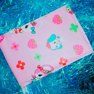 ピンクのレトロうさちゃんカードケース