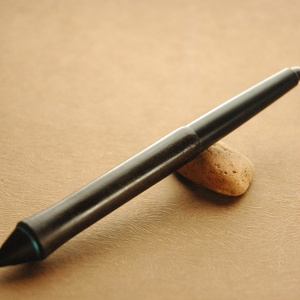 新発売！Cintiq Pro 24用 傾斜角可変スタンド 最大75度 キーボード下