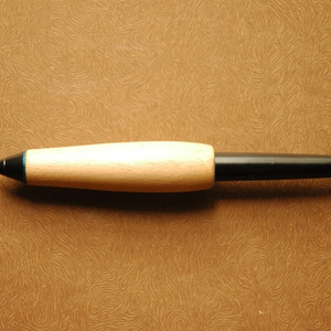 新発売！Cintiq Pro 24用 傾斜角可変スタンド 最大75度 キーボード下