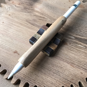 新発売！Cintiq Pro 24用 傾斜角可変スタンド 最大75度 キーボード下