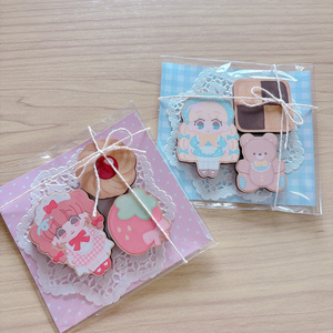 Cookie-shaped wooden magnets