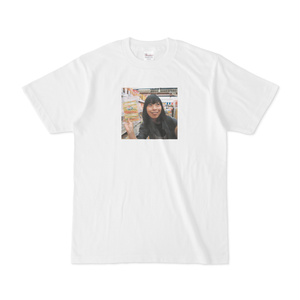 Tシャツ「二木の菓子に行くと興奮してしまう」古賀及子