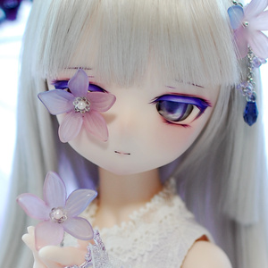 【展示】DDH-01（セミホワイト肌）カスタムヘッド+自作レジンアイ1組+アクセサリー類