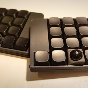 roBa 【トラックボール付きワイヤレス自作キーボードキット】 - kuma