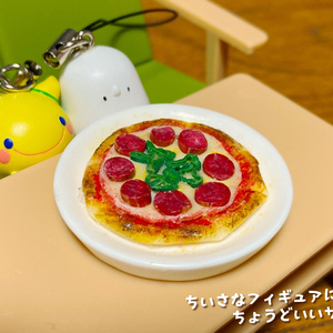 ミニチュアフード サラミのピザB