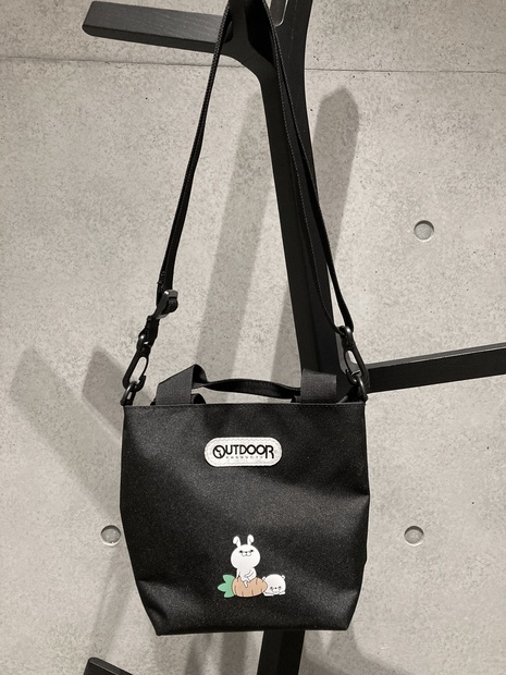 アウトドアOUTDOORヨッシースタンプうさぎさん刺繍コラボショルダーバッグ OUTDOOR×ヨッシースタンプうさぎさん刺繍コラボショルダーバッグ