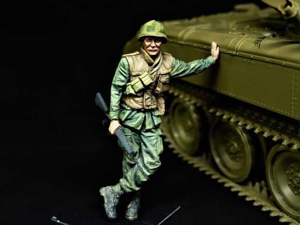 1/35ベトナム戦争アメリカ兵（1）寄りかかる兵士A - Big Salt Model