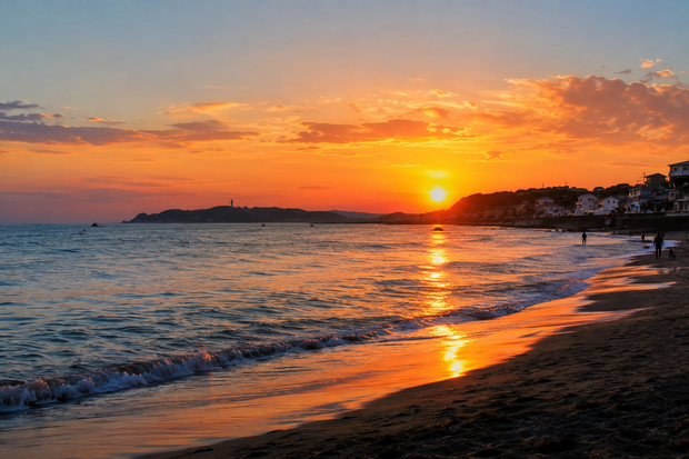 日本の夏の海の夕方の景色（The evening view of the summer sea in Japan）