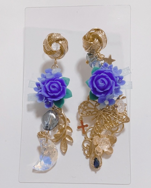 夢見た夜に ハンドメイド スワロフスキー 薔薇ピアス - jyuuu(glass