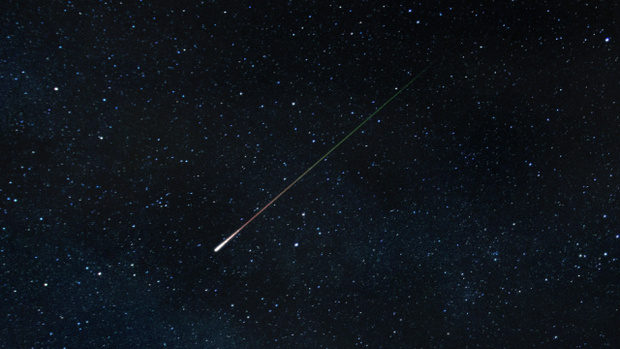 【クレジット表記不要の高解像度版】流れ星とキラキラ輝く星空の背景動画素材 [High-res version with no attribution required] Twinkling Starry Night Sky with Shooting Stars, Looping Background