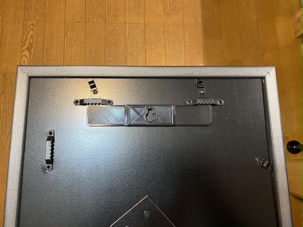 Amazon Basics フォトフレーム用 壁掛けアダプター（縦用）