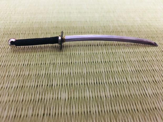 フィギュア/ドール用】手作りミニ刀（鞘無し） - 七画刀剣工房 - BOOTH