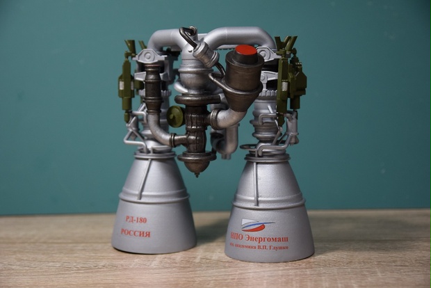 RD-180ロケットエンジンレジンキット - 模型サークル「飛翔少年