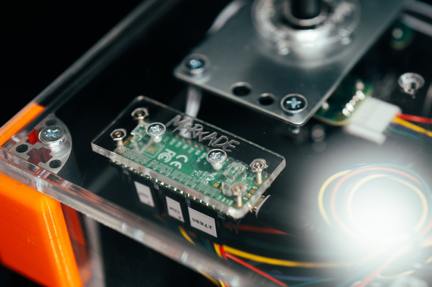 Raspberry Pi Pico専用マウント「MARKADE MKFP-01」