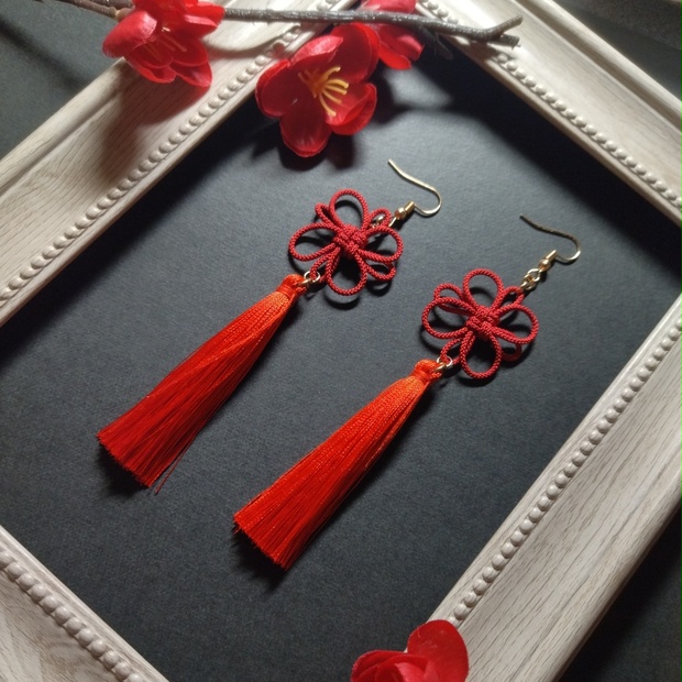 吉祥結びとタッセルのピアス（イヤリング）（赤）【チャイナ】【中華風