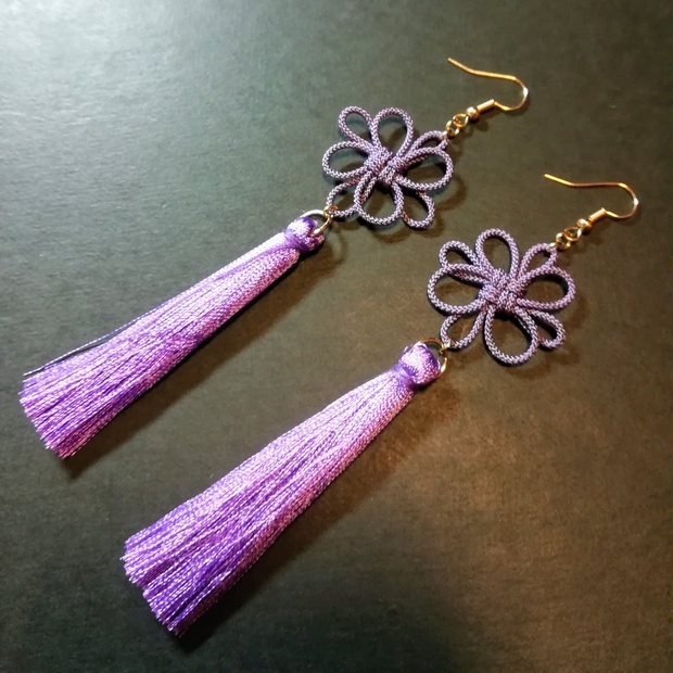 吉祥結びとタッセルのピアス 薄紫 たこやきのお店 飾り結び中心 和風 中華風アクセサリー Booth