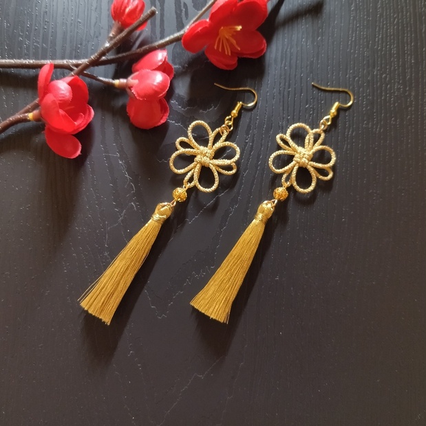 吉祥結びとタッセルのピアス（ゴールド）【和風】【中華風】【チャイナ
