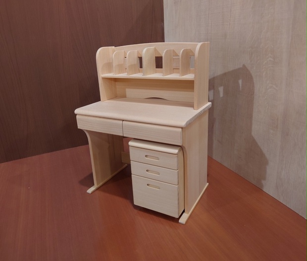 シャルドネ勉強机② 物々しい 