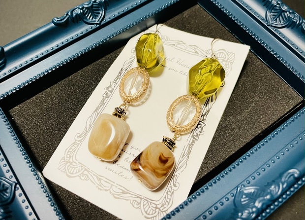 アクリルビーズ ピアス ゔろひー Booth
