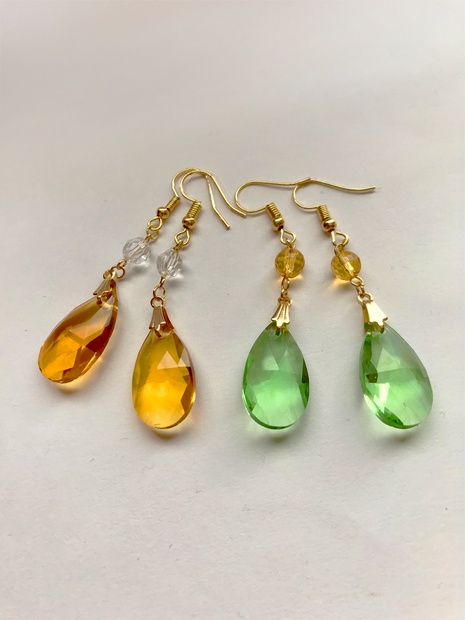 【1172】雫形 ガラスビーズのピアス／イヤリング 1172】雫形 ガラスビーズのピアス／イヤリング