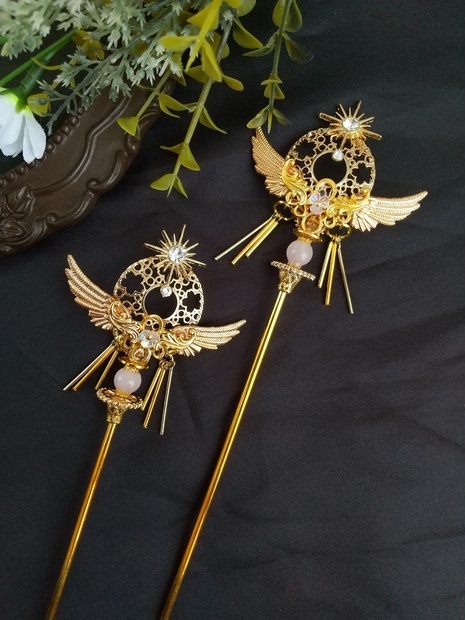 ハンドメイド☆お花とビジューのイヤーカフ☆ゴールド金具タイプ☆左耳