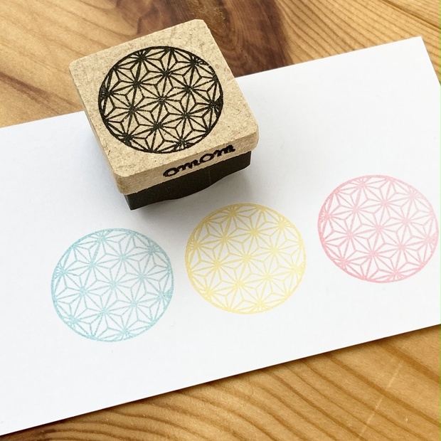 消しゴムはんこNo.84 ハリネズミといちご（イチゴの多色押し