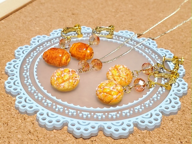 702] 猫 チャーム ハンドメイド レジン