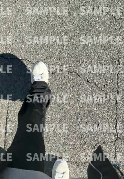【動画素材No.50】歩く足元