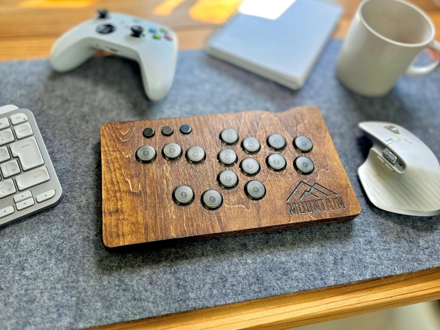 「MOUNTAIN」木製薄型レバーレスコントローラー 0df3bd15-e52f-48a2-8e7e-