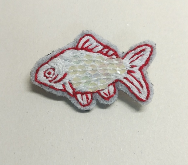 お1人様1点限り】 ハンドメイド 刺繍ブローチ 金魚 ienomat.com.br