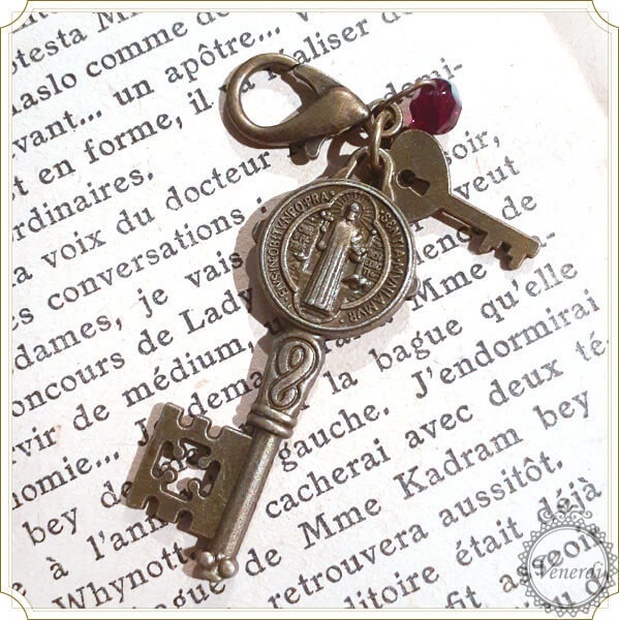1点のみ再入荷 アンティーク調 鍵キーホルダー チャーム ロザリオ風 Venerdi Store アンティークな鍵アクセと雑貨 Booth