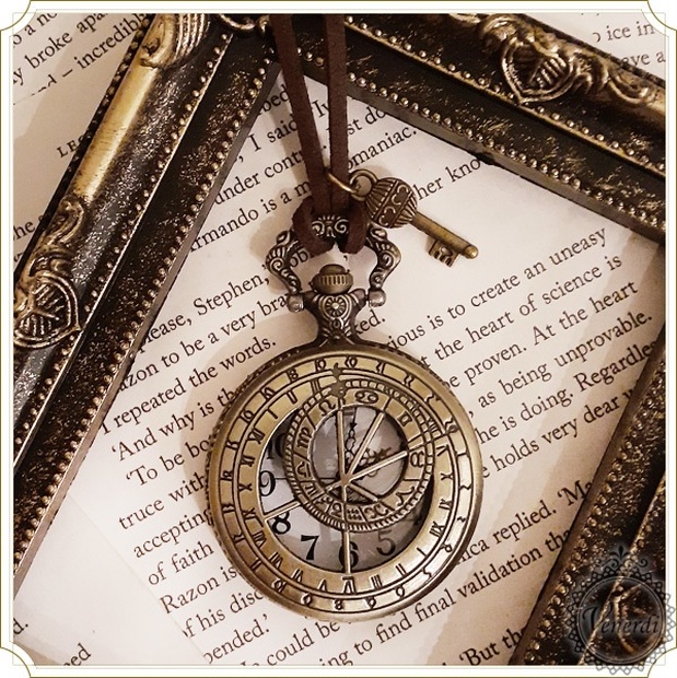 懐中時計 革紐ネックレス 羅針盤 アンティーク調 レトロ 鍵付き Venerdi Store アンティークな鍵アクセと雑貨 Booth