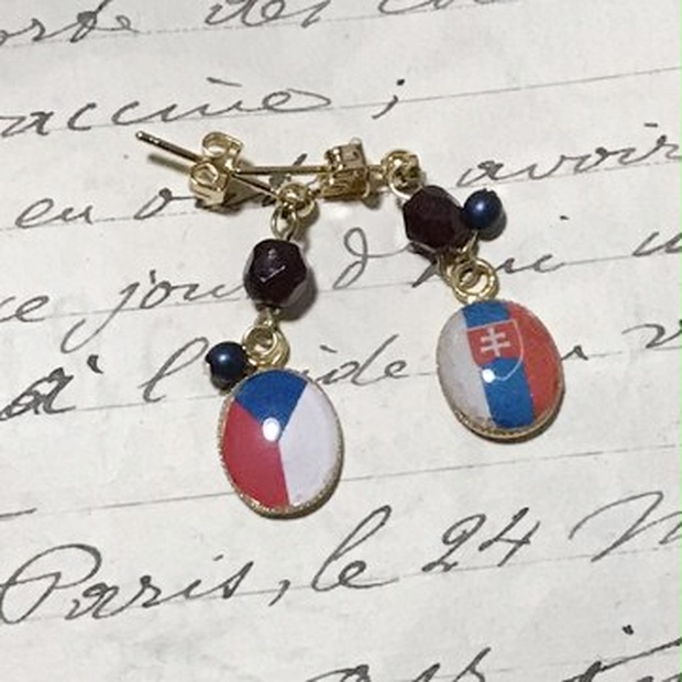チェコとスロバキア国旗チャームのピアス Kaisou Booth
